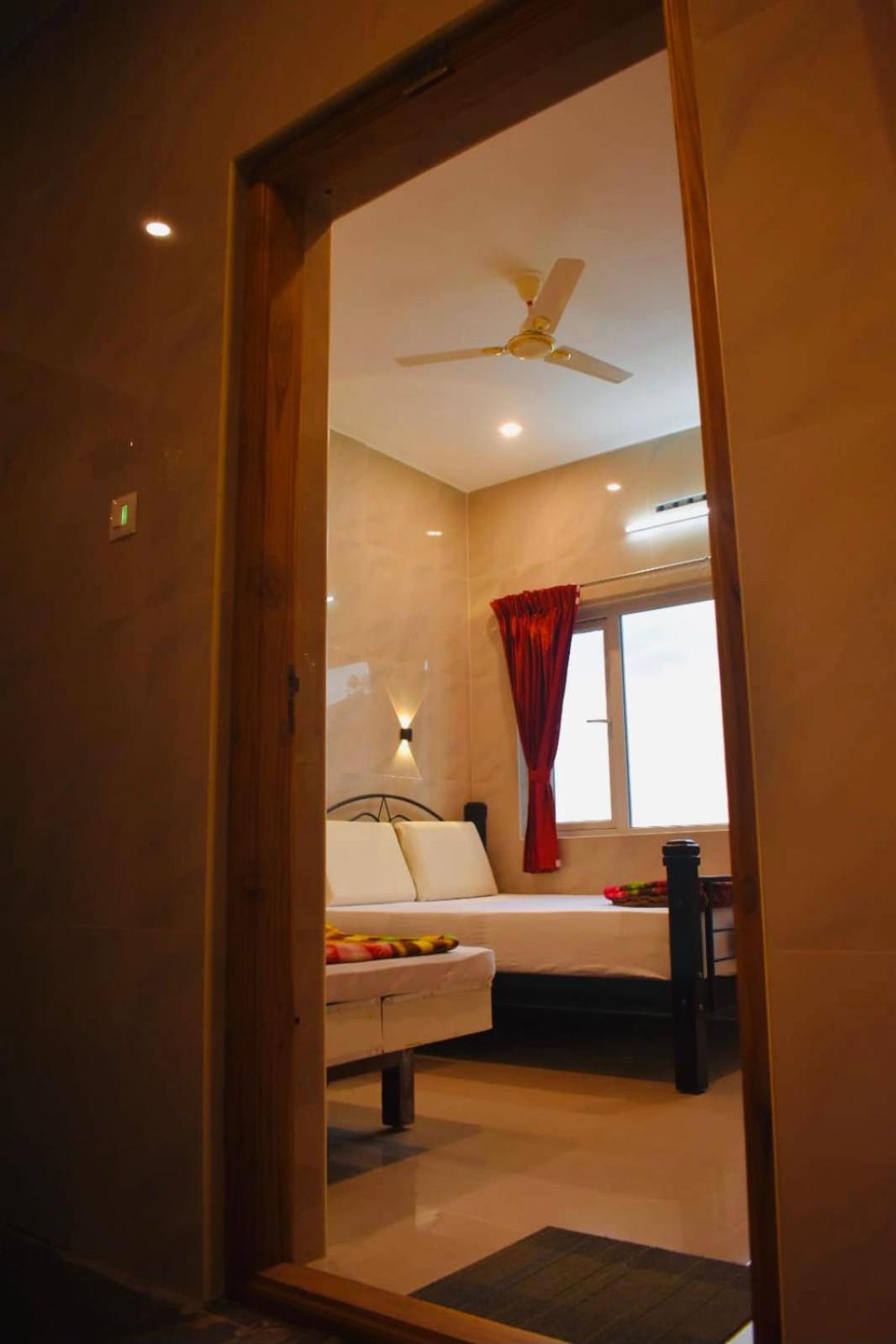 Vālpārai Sri Nandha Luxury Comforts מראה חיצוני תמונה