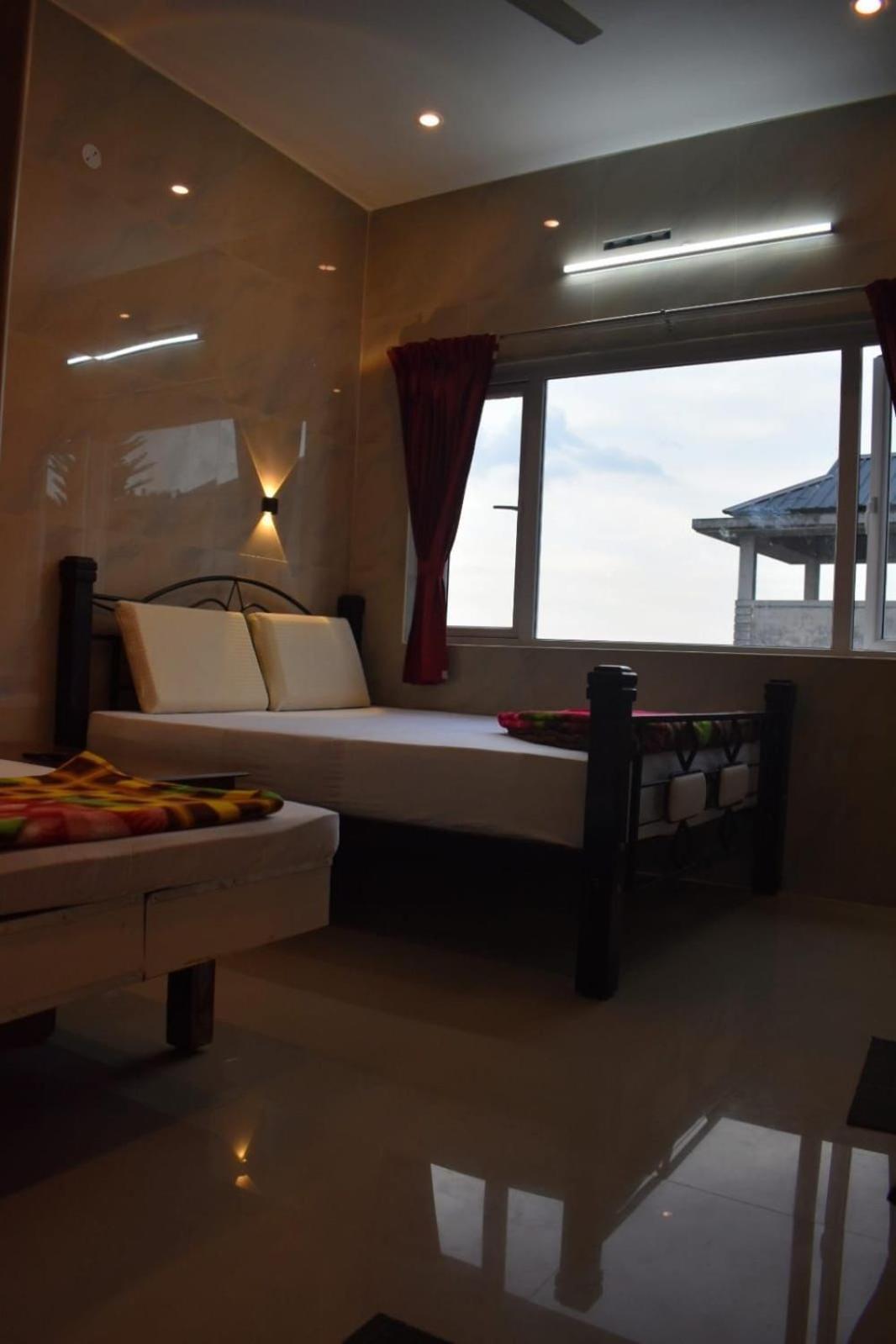 Vālpārai Sri Nandha Luxury Comforts מראה חיצוני תמונה