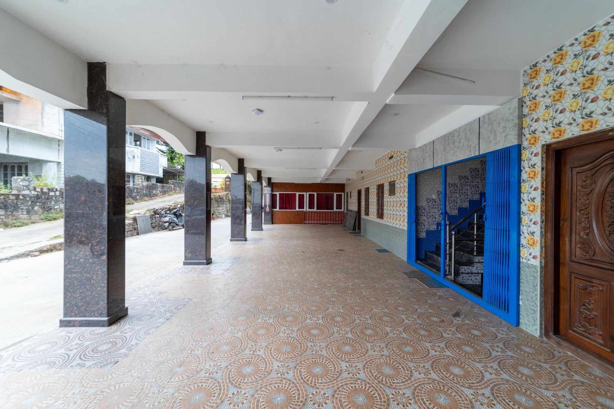 Vālpārai Sri Nandha Luxury Comforts מראה חיצוני תמונה